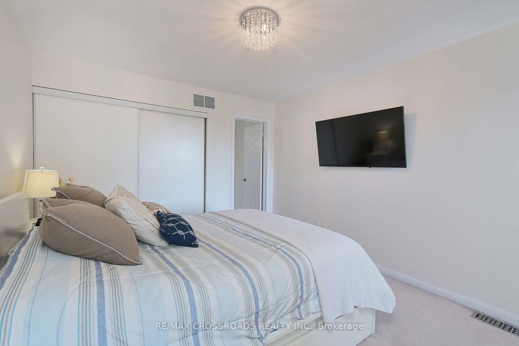 3890 Bloor Street W 6 Property Photo 31