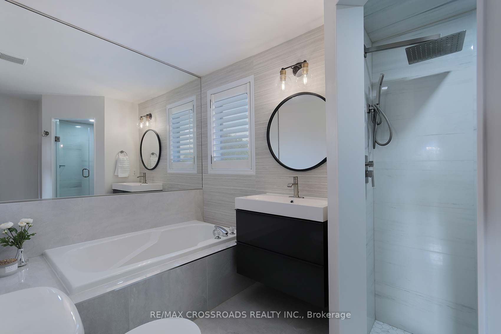 3890 Bloor Street W 6 Property Photo 32