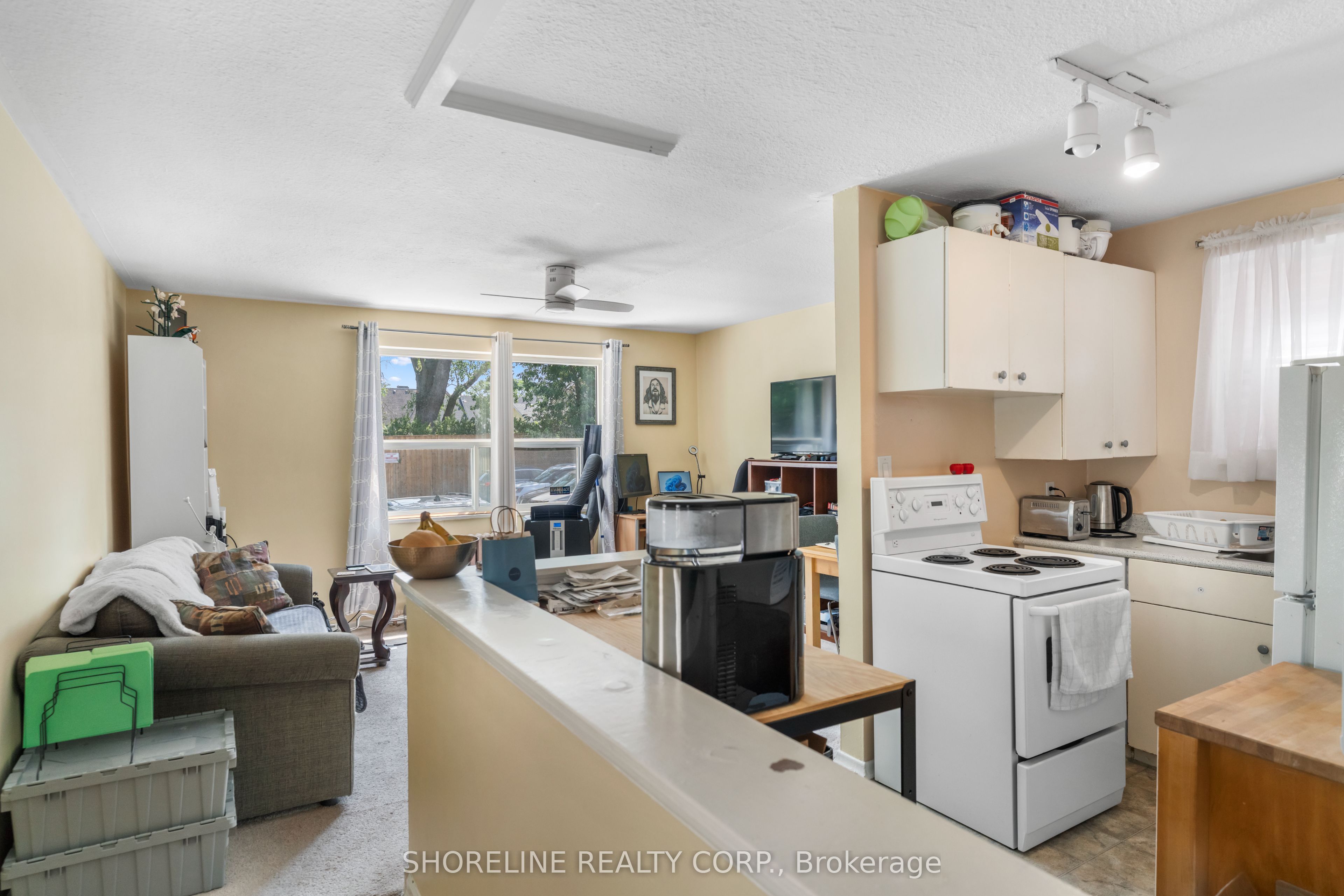 213 Lake Shore Rd E Property Photo 1