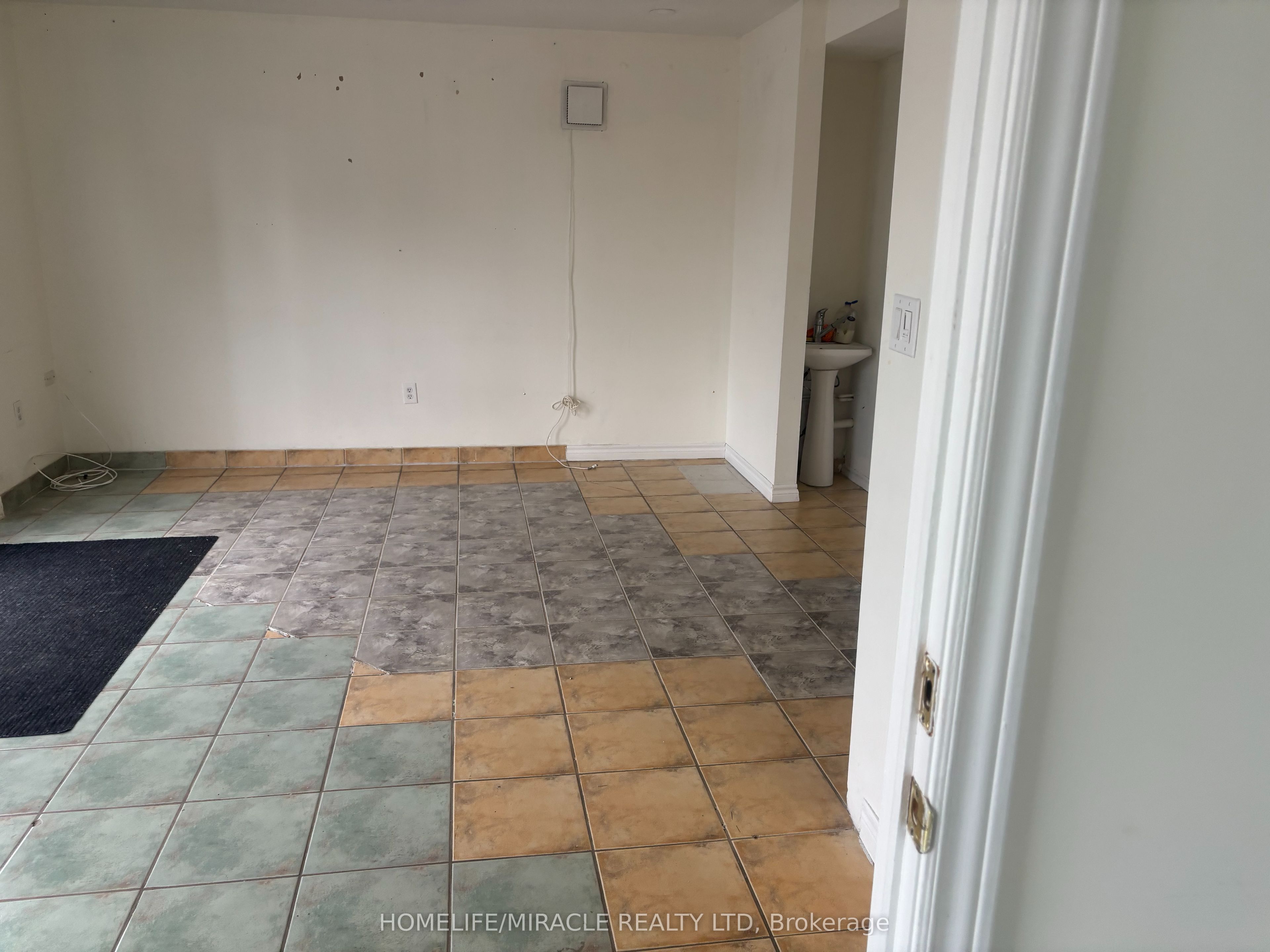 2409 Eglinton Avenue W Property Photo 5