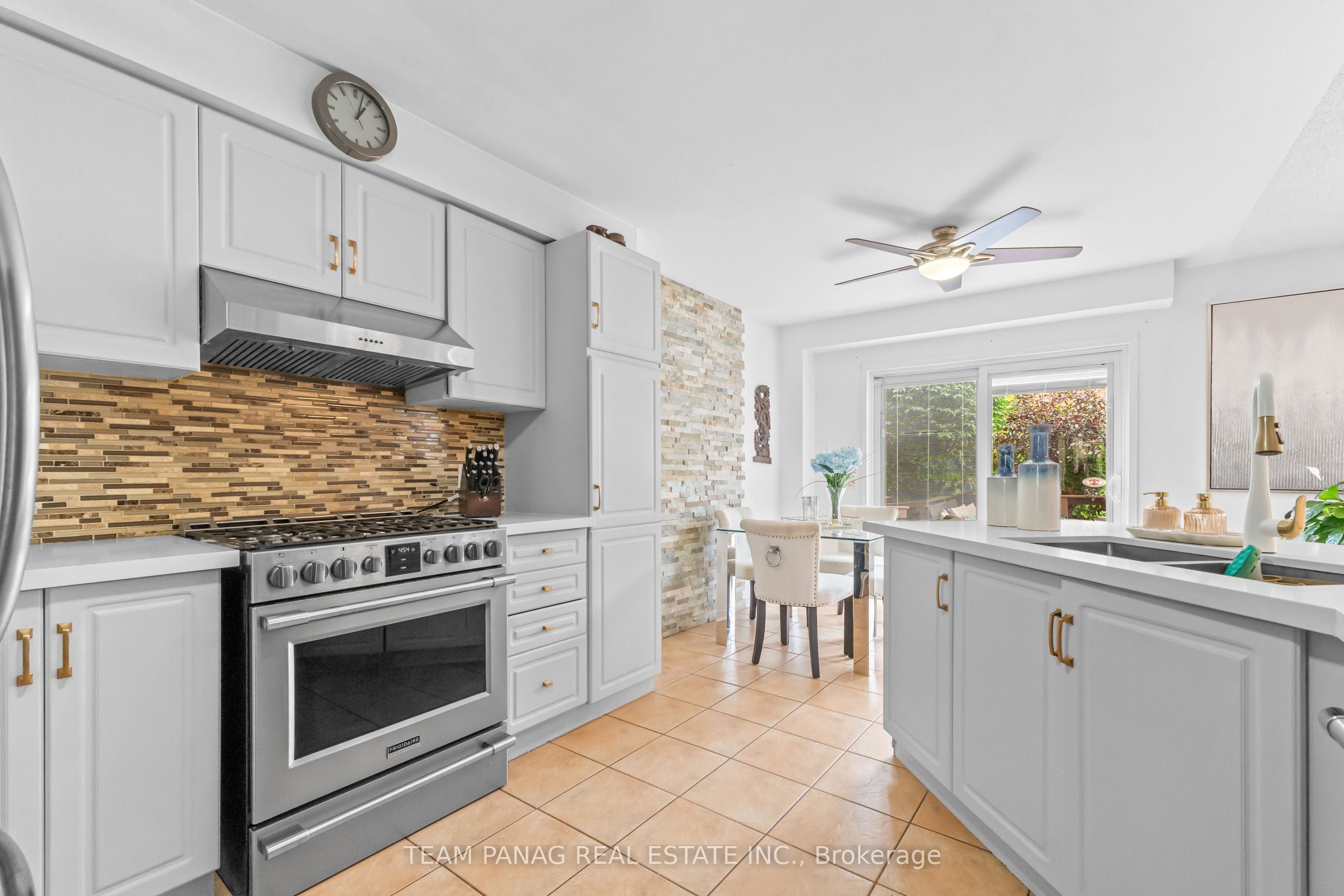 28 Charleswood Circle Property Photo 8