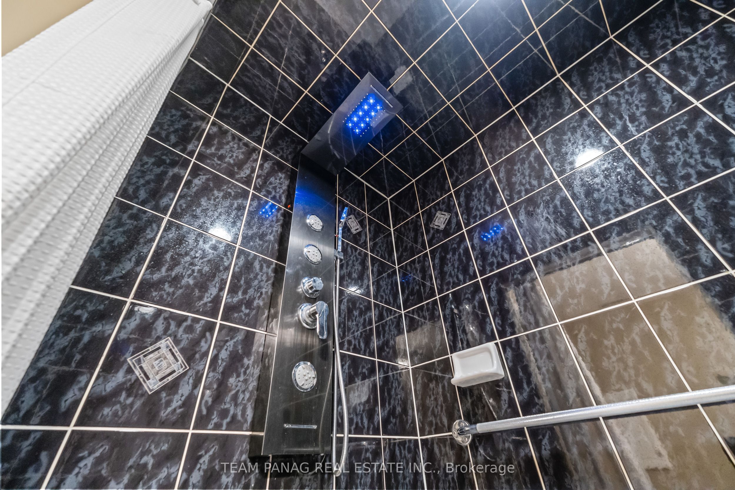 28 Charleswood Circle Property Photo 29