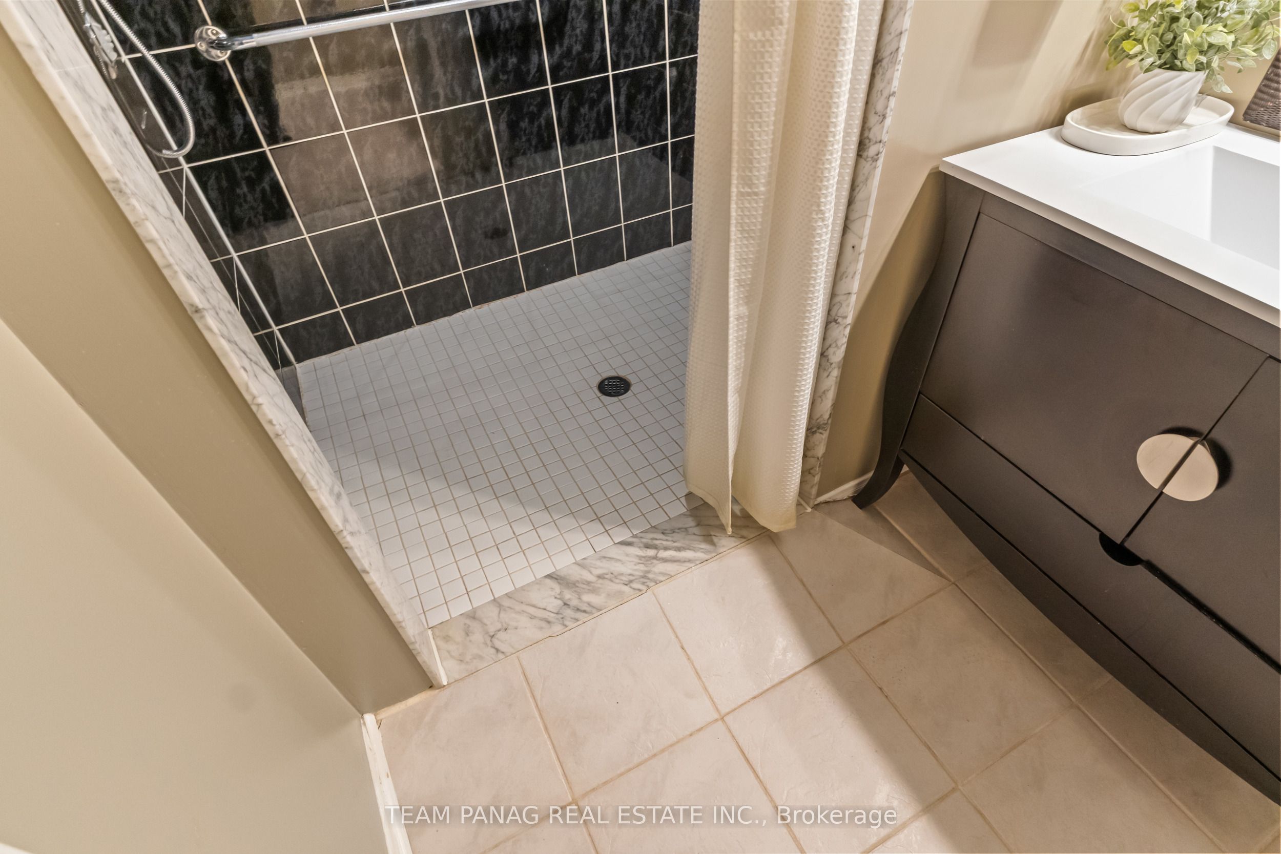 28 Charleswood Circle Property Photo 30