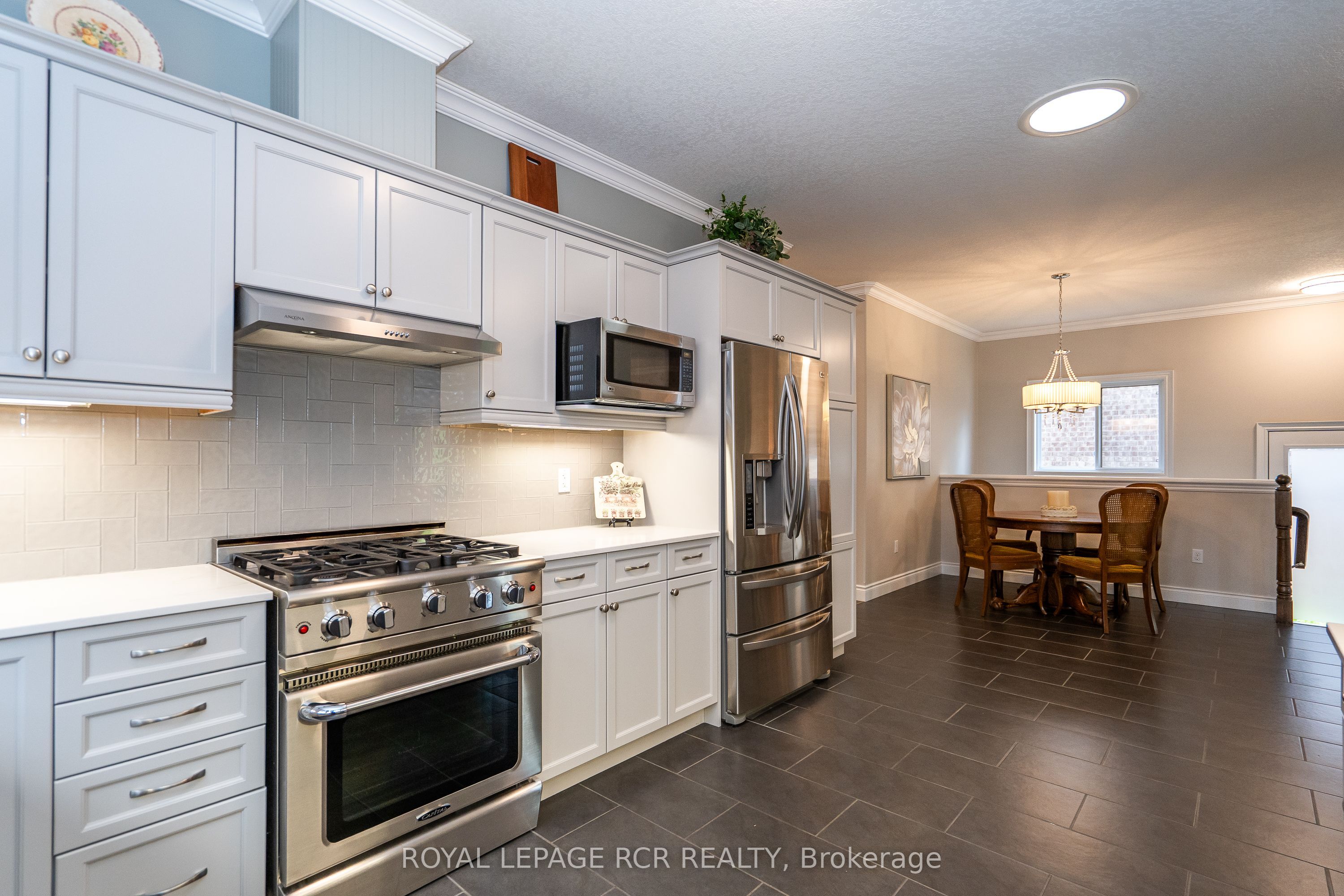 39 Dinnick Crescent Property Photo 5