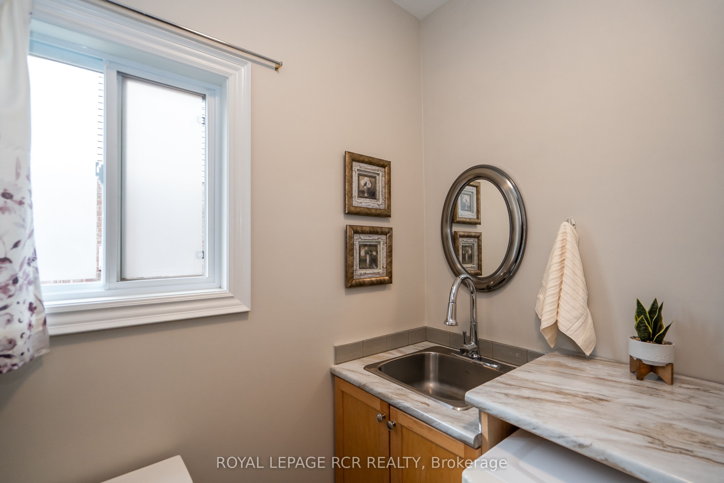 39 Dinnick Crescent Property Photo 13