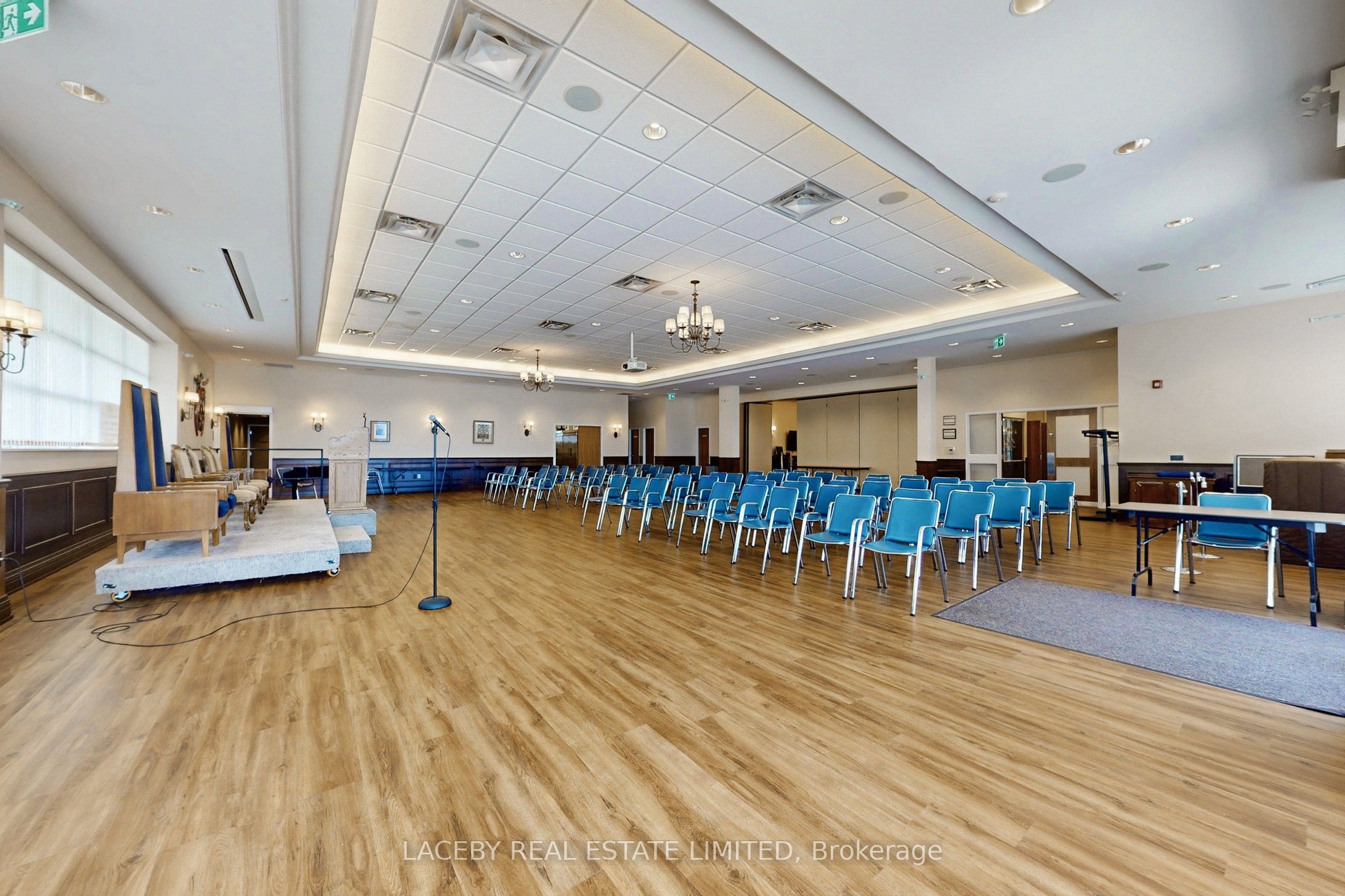 126 Queens Plate Drive 15 Property Photo 3