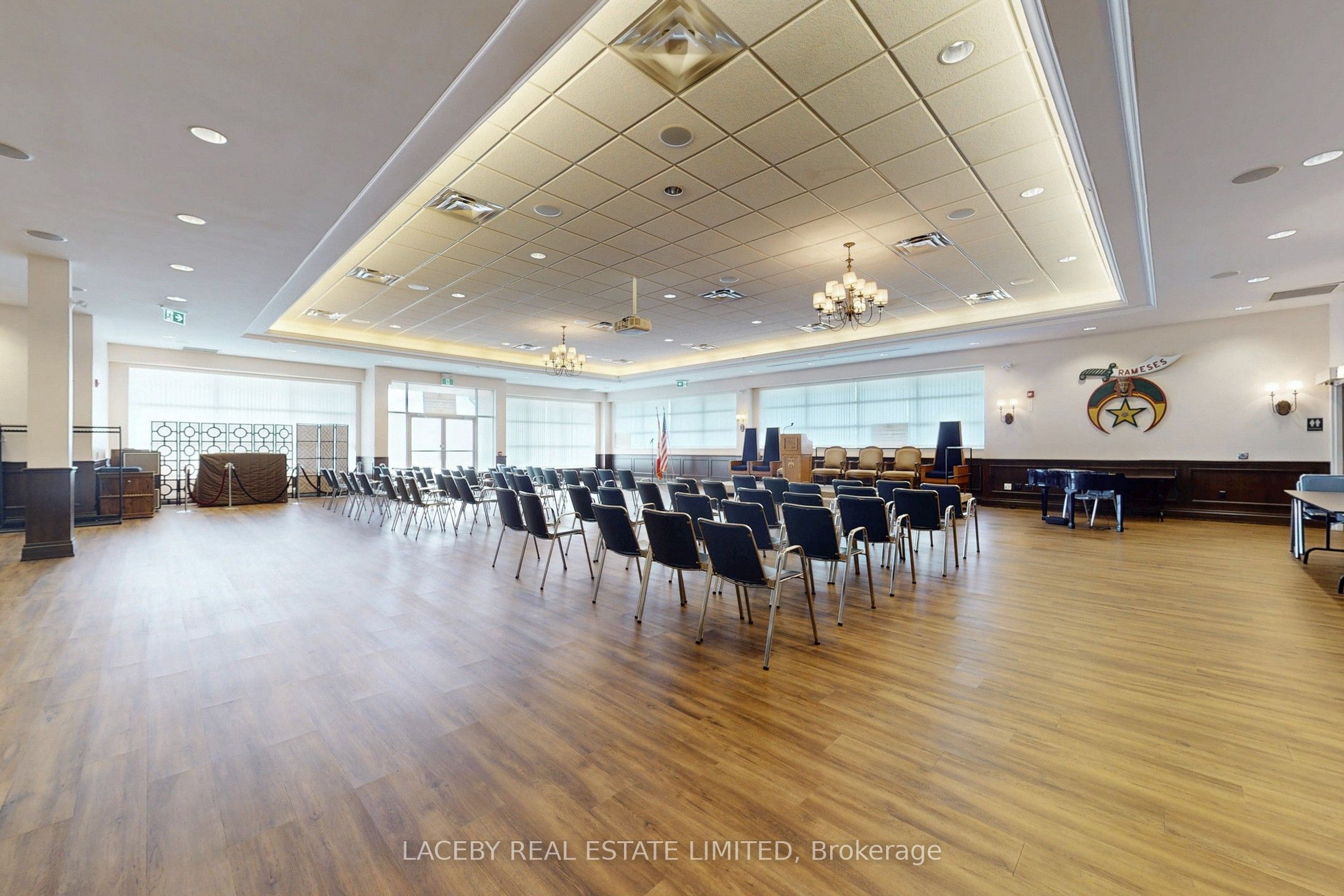 126 Queens Plate Drive 15 Property Photo 4