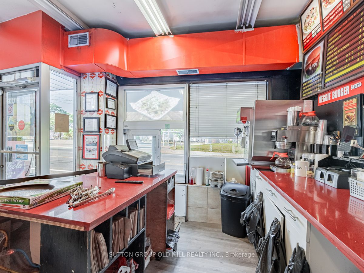 685 Runnymede Road Property Photo 11