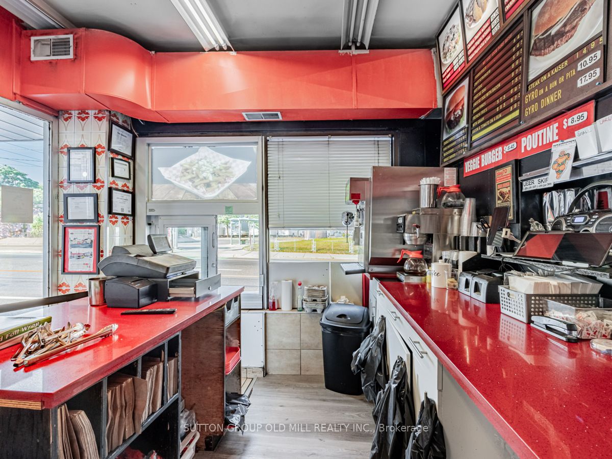 685 Runnymede Road Property Photo 12