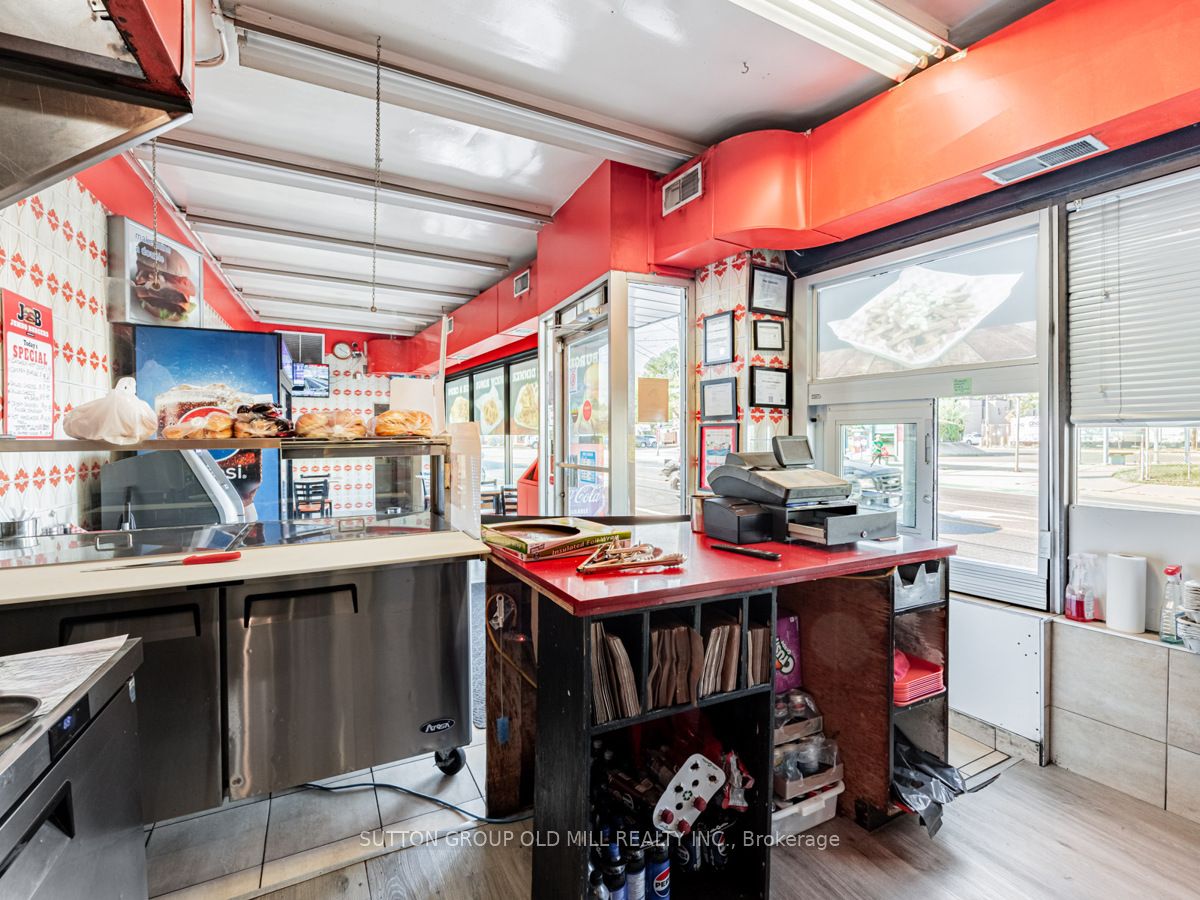 685 Runnymede Road Property Photo 13