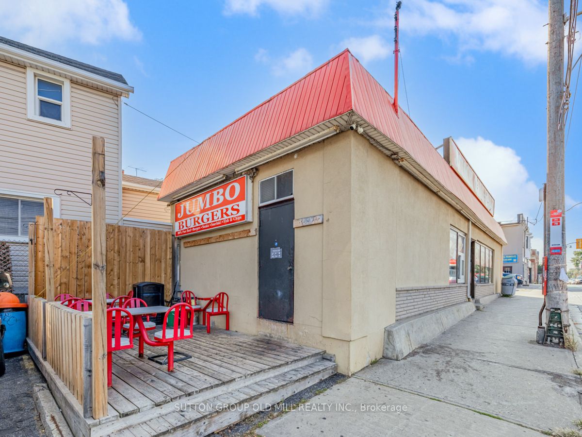 685 Runnymede Road Property Photo 25