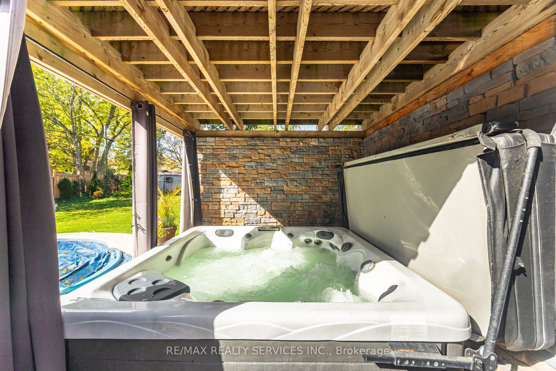 32 Caledon Street Property Photo 29