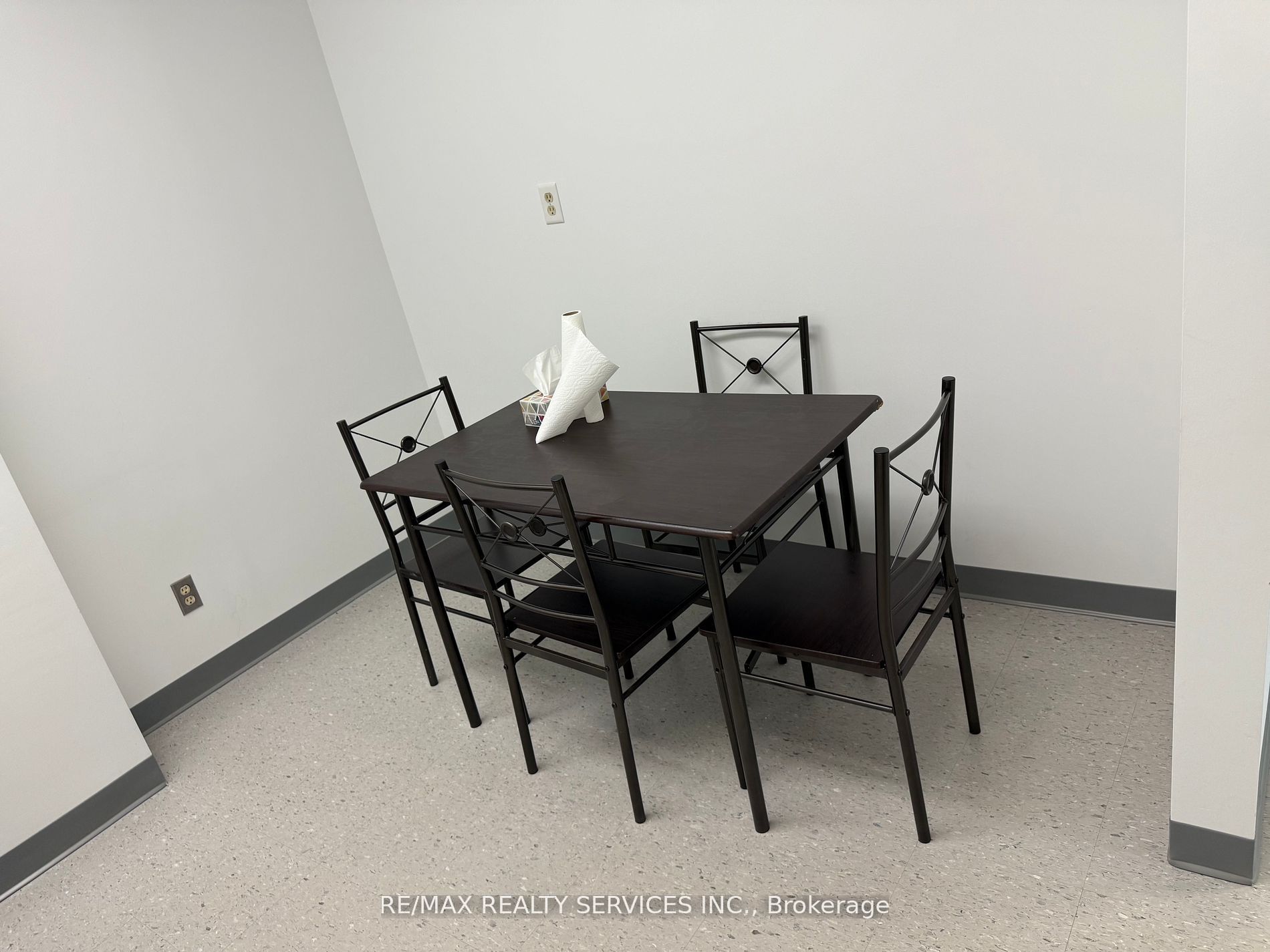 6705 Tomken Rd Road 217 Property Photo 9