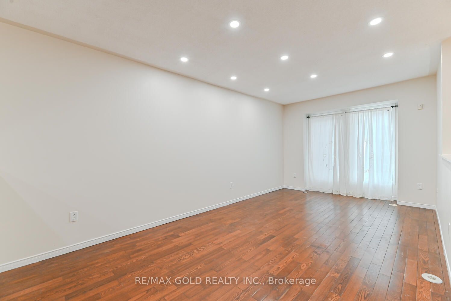 50 Strathaven Drive 14 Property Photo 4