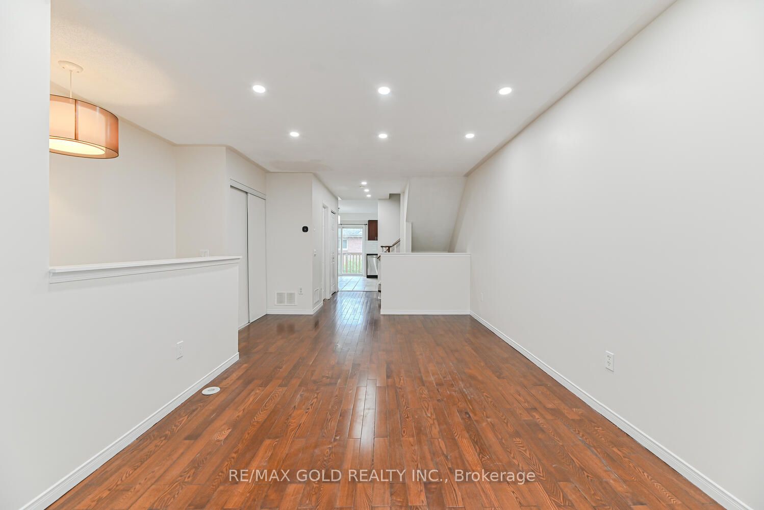 50 Strathaven Drive 14 Property Photo 5