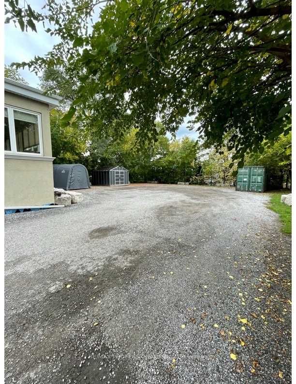 821 The Queensway N/a Property Photo 11