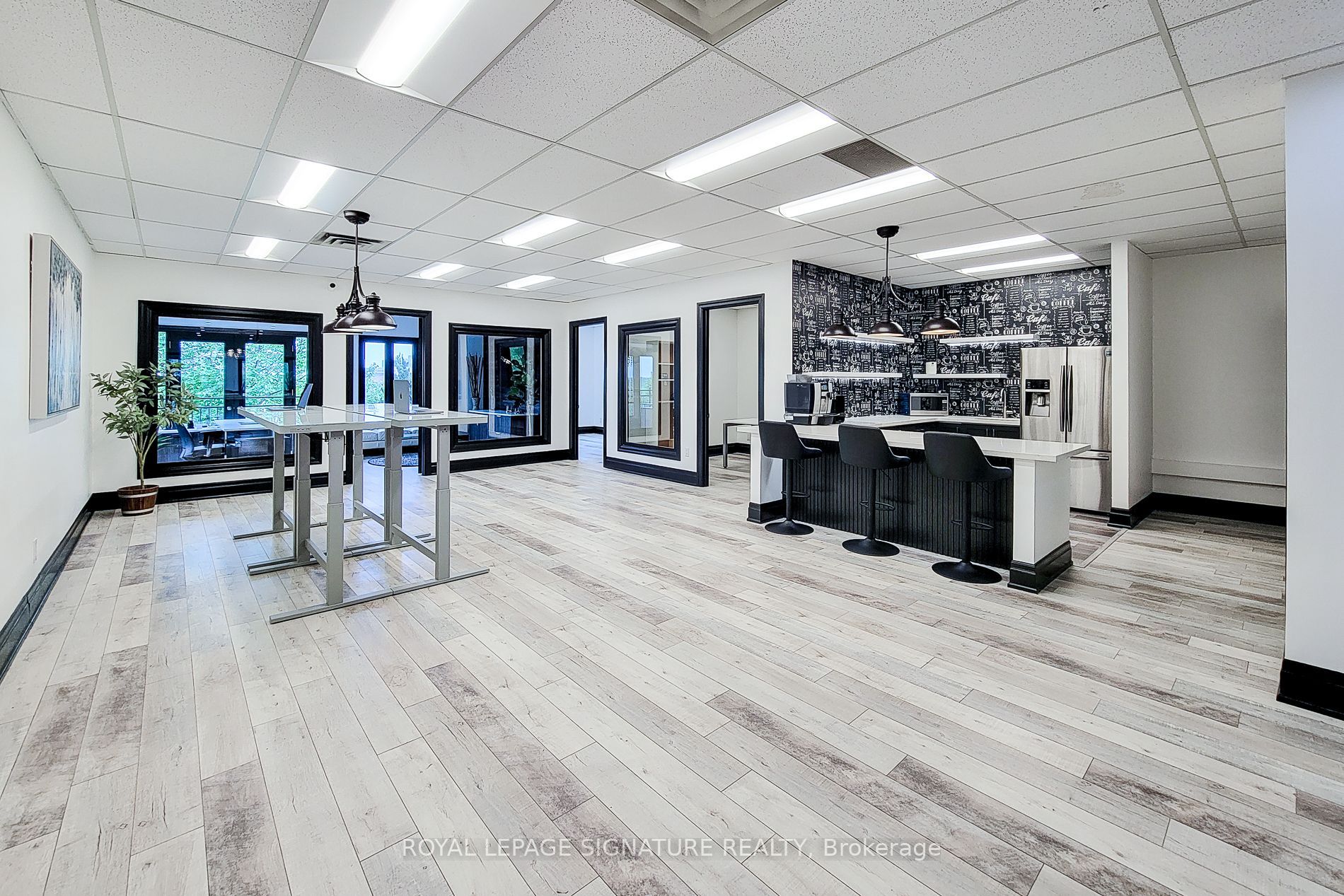 414 N Service Rd E Property Photo 6