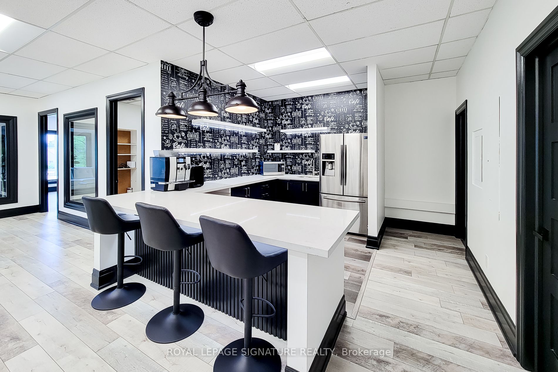 414 N Service Rd E Property Photo 9