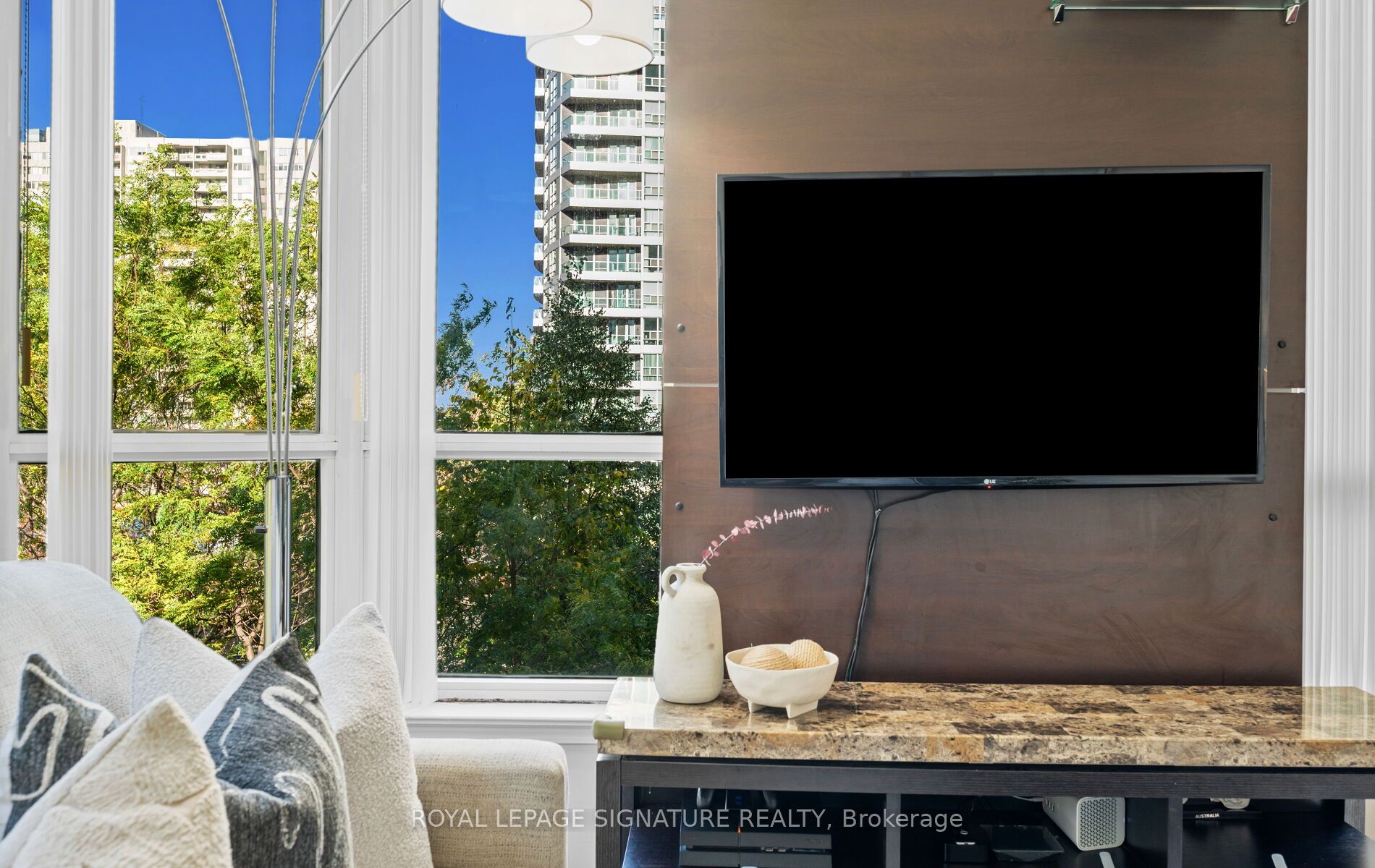 55 Elm Drive W 405 Property Photo 5