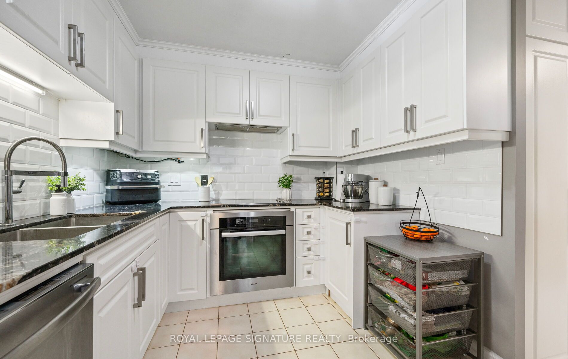 55 Elm Drive W 405 Property Photo 11