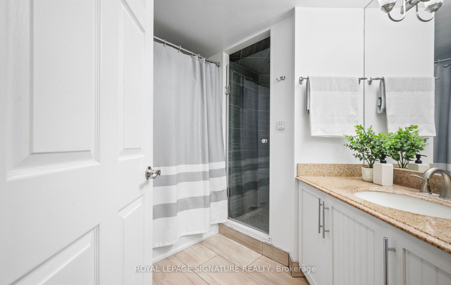 55 Elm Drive W 405 Property Photo 17