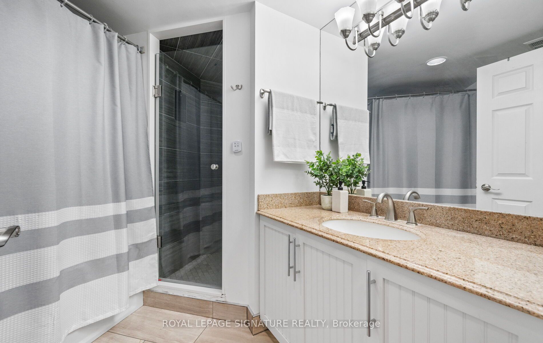 55 Elm Drive W 405 Property Photo 20