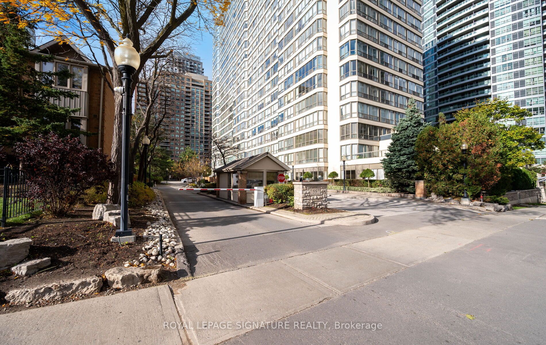 55 Elm Drive W 405 Property Photo 44