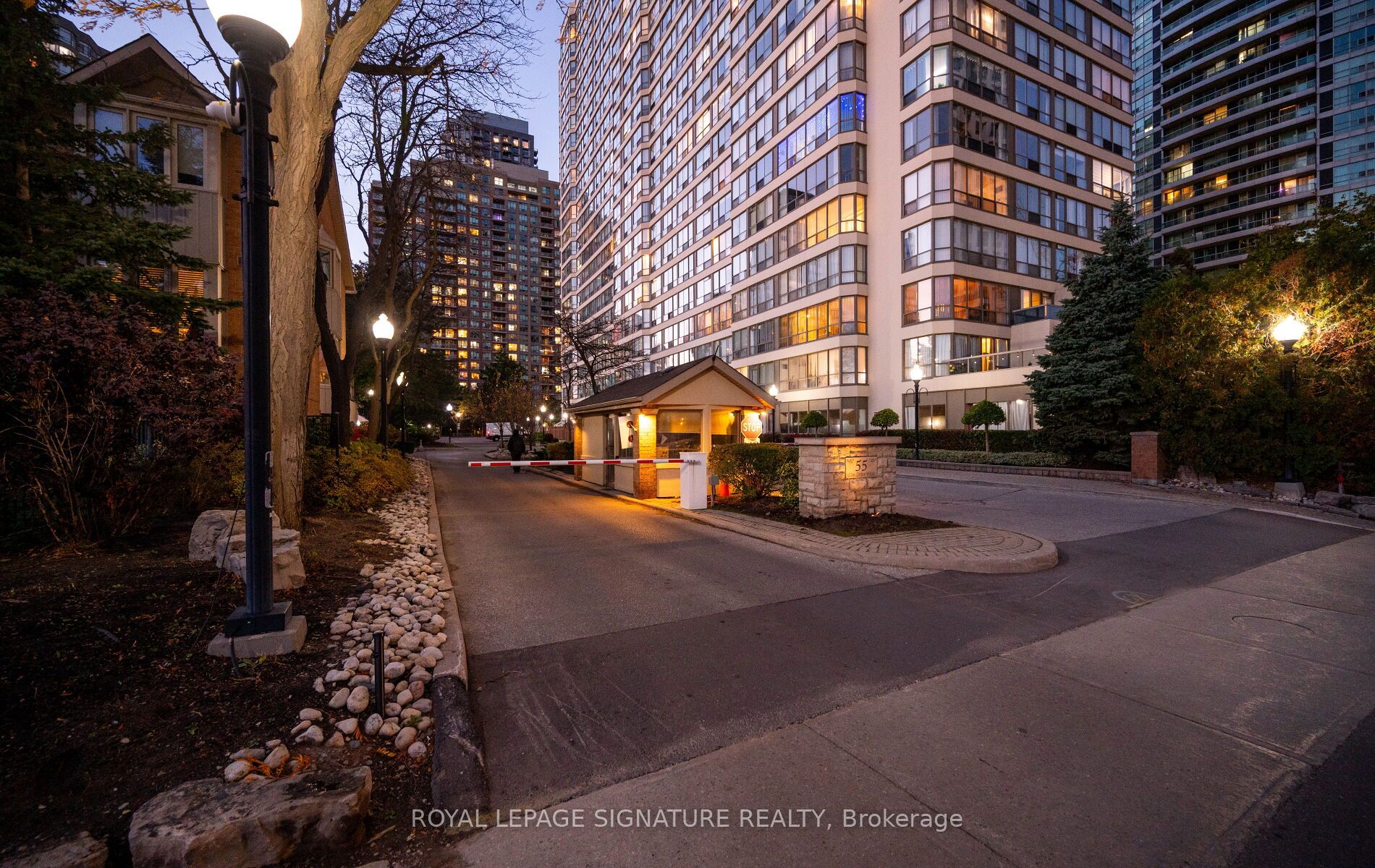 55 Elm Drive W 405 Property Photo 45