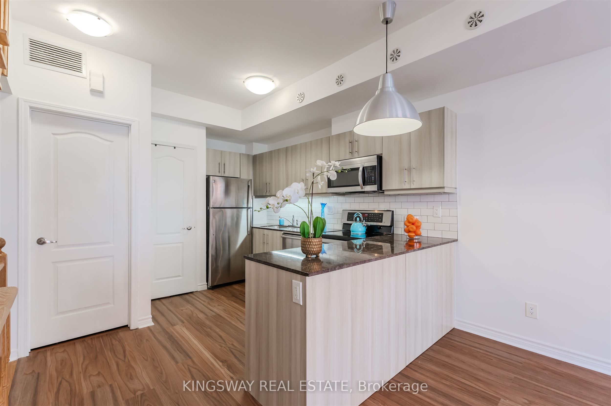 68 Winston Park Boulevard 50 Property Photo 2