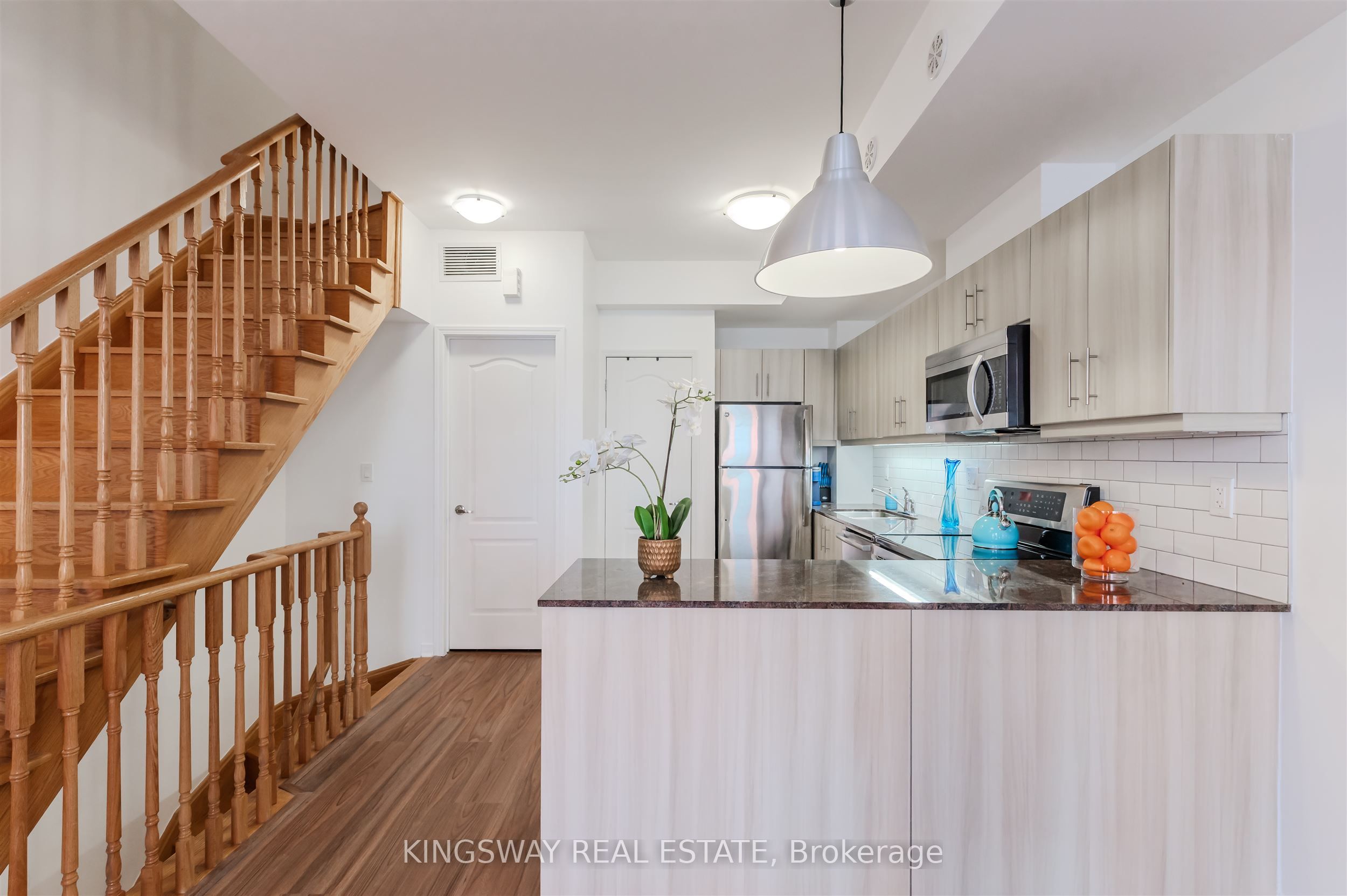 68 Winston Park Boulevard 50 Property Photo 3