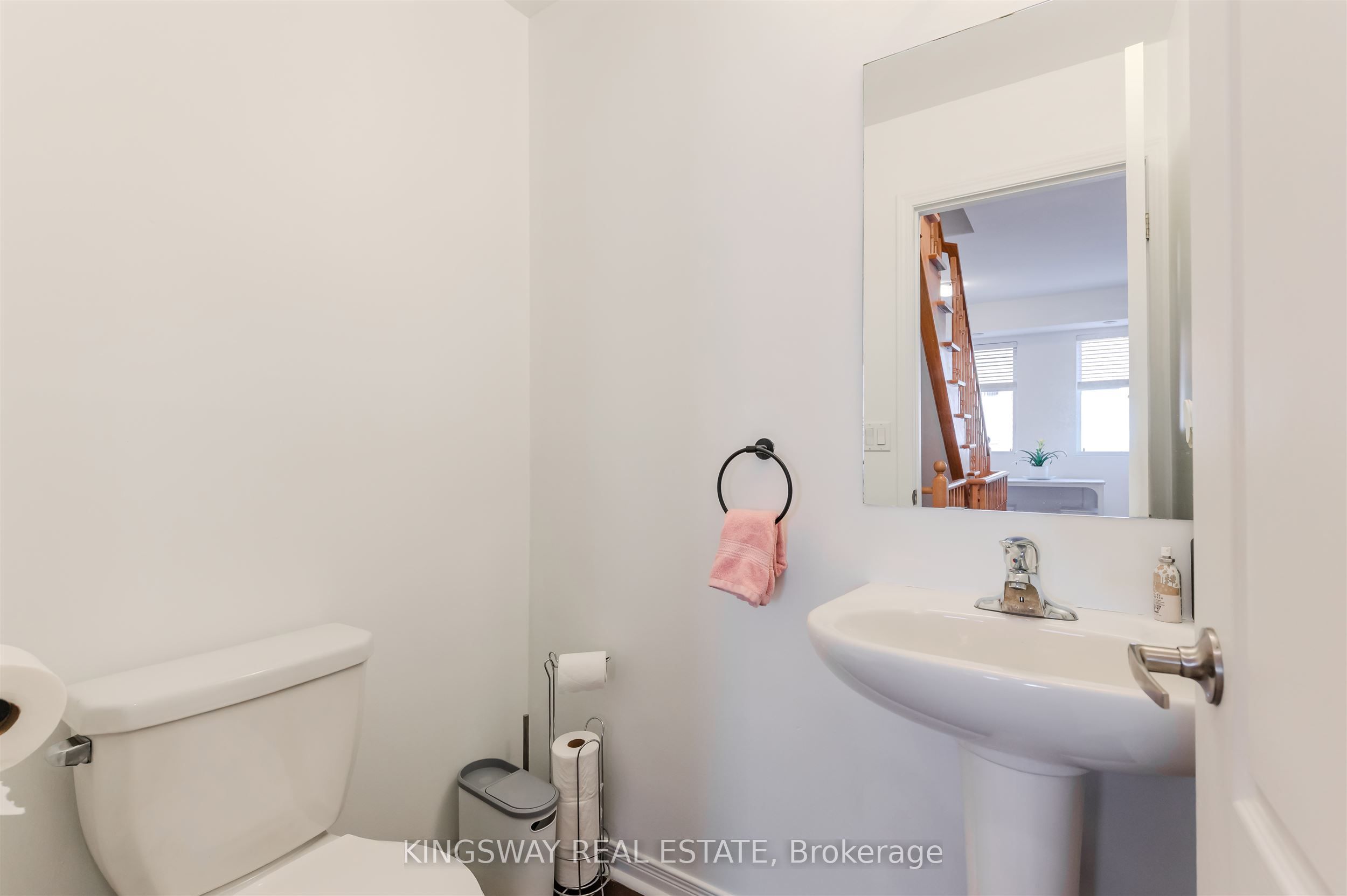 68 Winston Park Boulevard 50 Property Photo 8