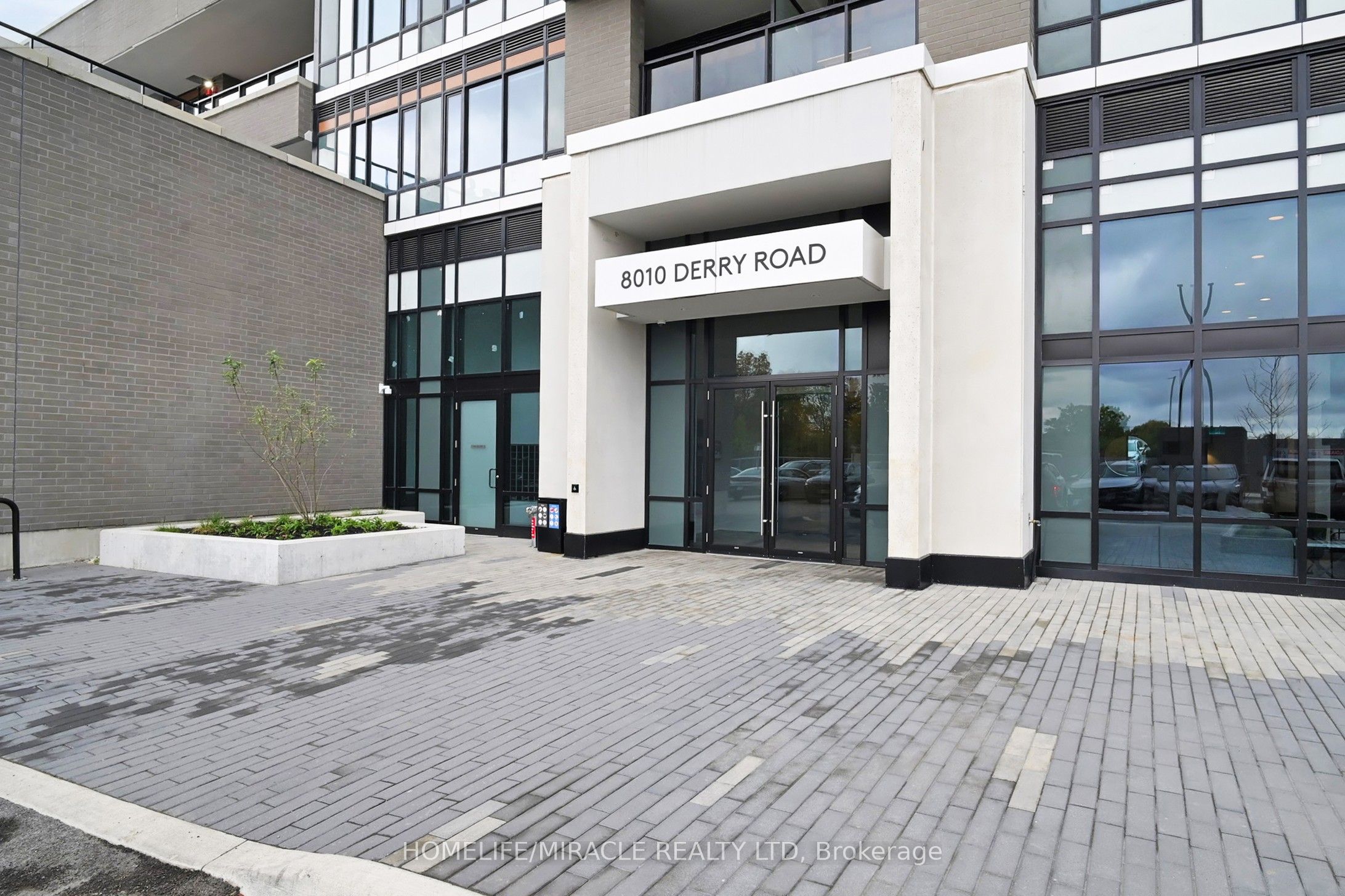 8010 Derry Road 604 Property Photo 4