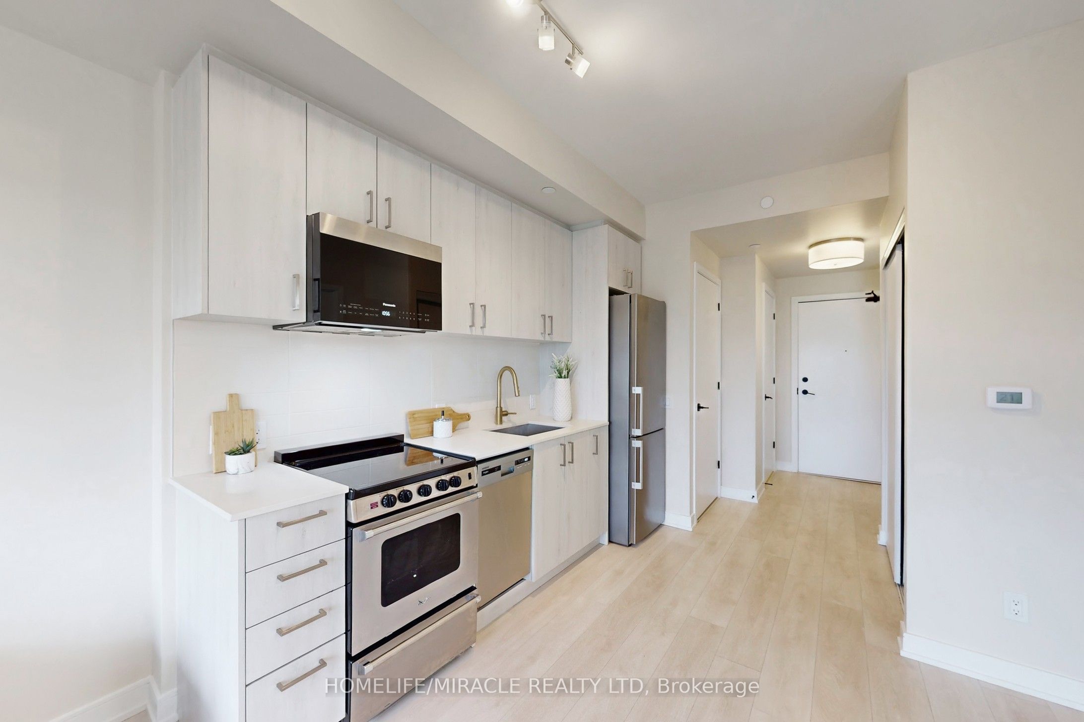 8010 Derry Road 604 Property Photo 14