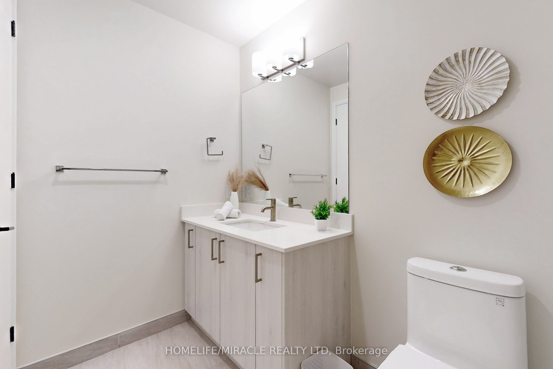 8010 Derry Road 604 Property Photo 21