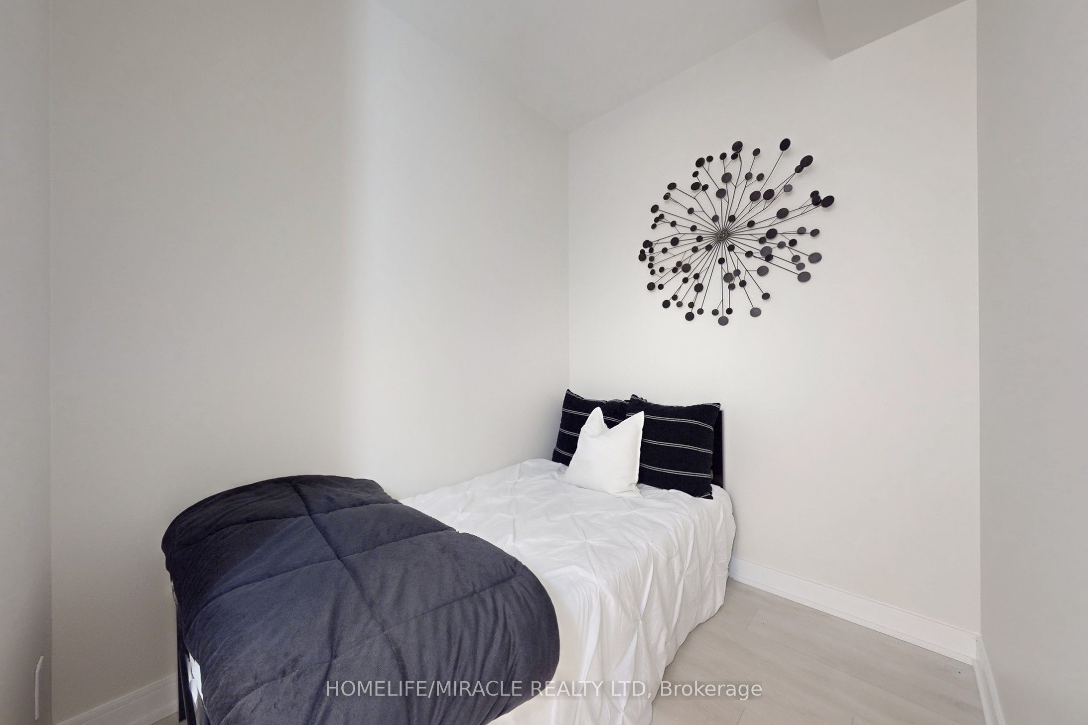 8010 Derry Road 604 Property Photo 22