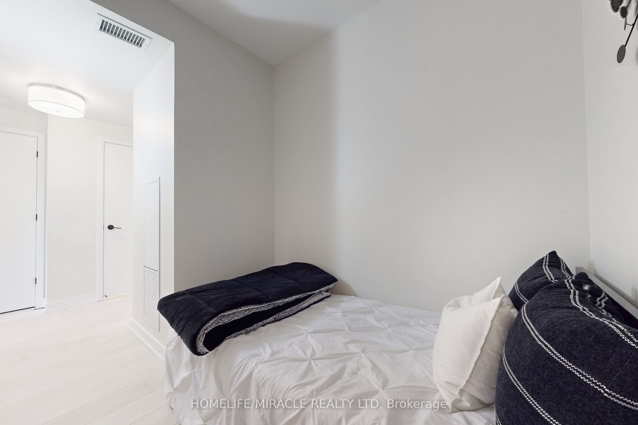 8010 Derry Road 604 Property Photo 23