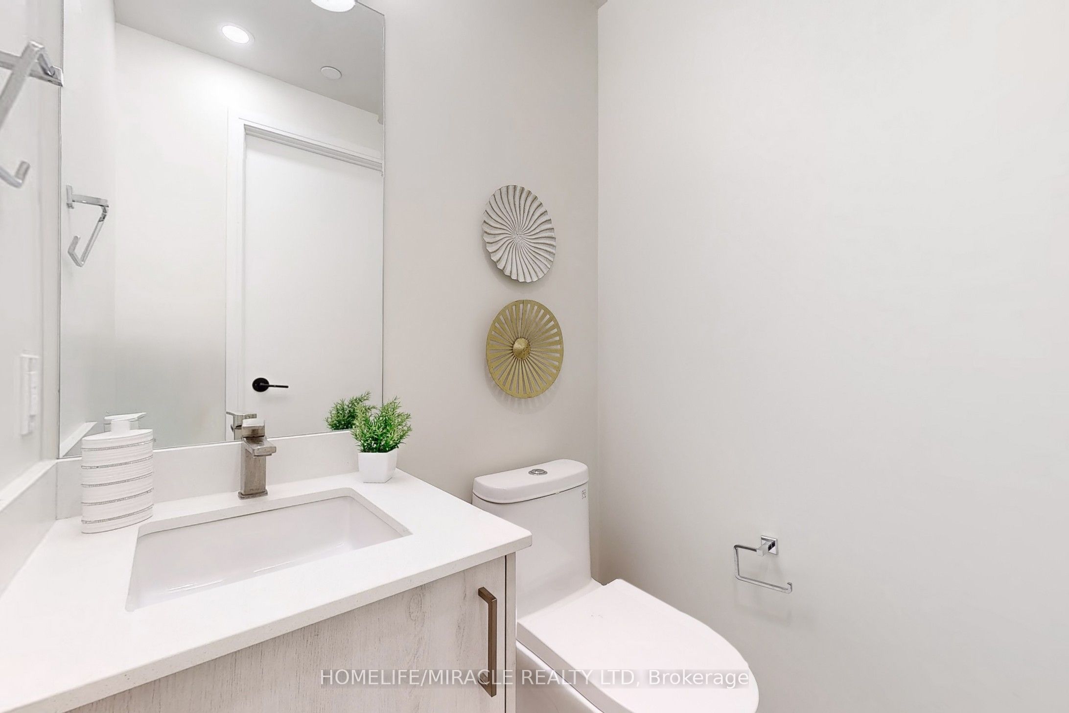 8010 Derry Road 604 Property Photo 24