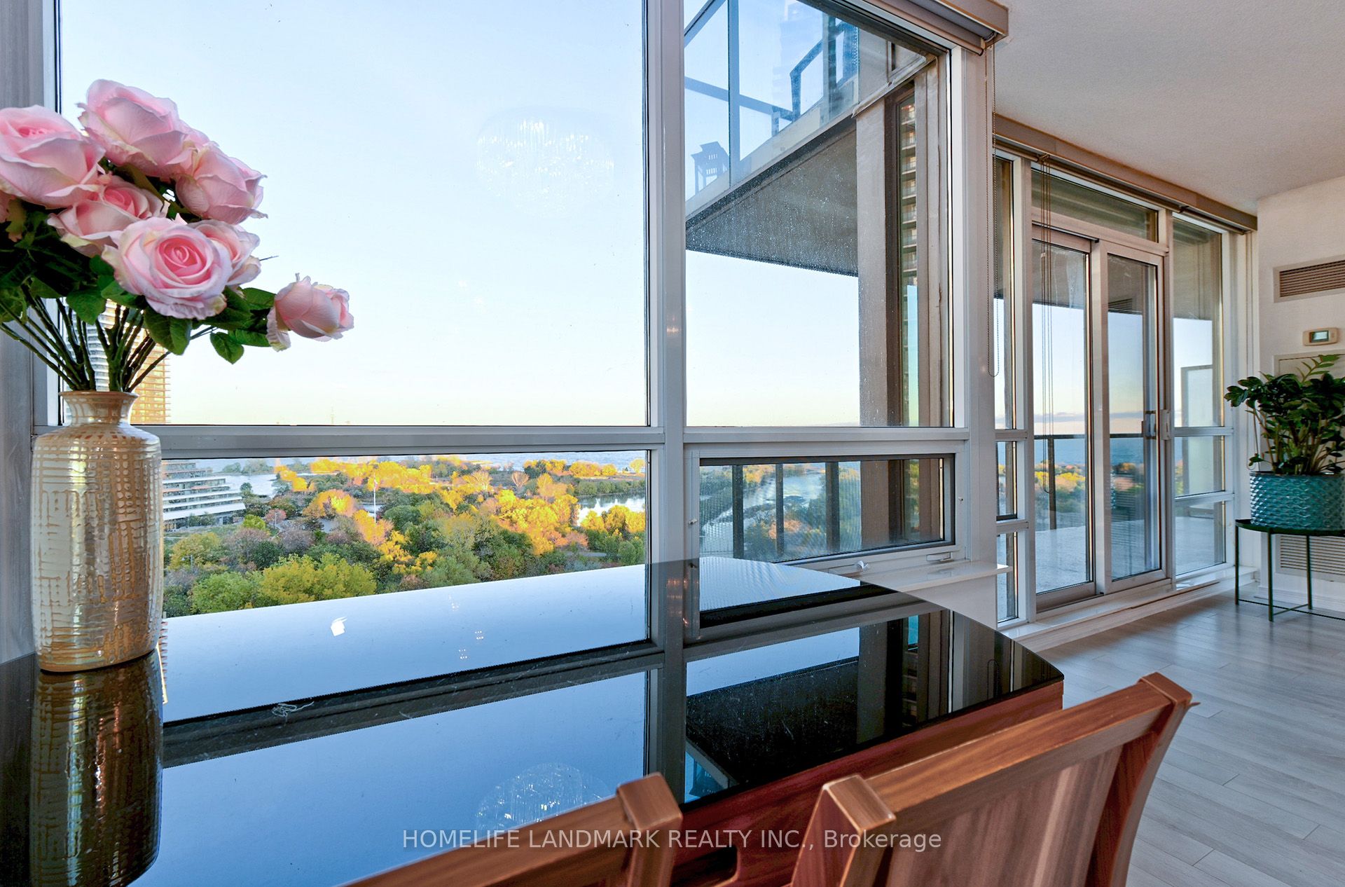 2230 Lakeshore Boulevard W 1206 Property Photo 10