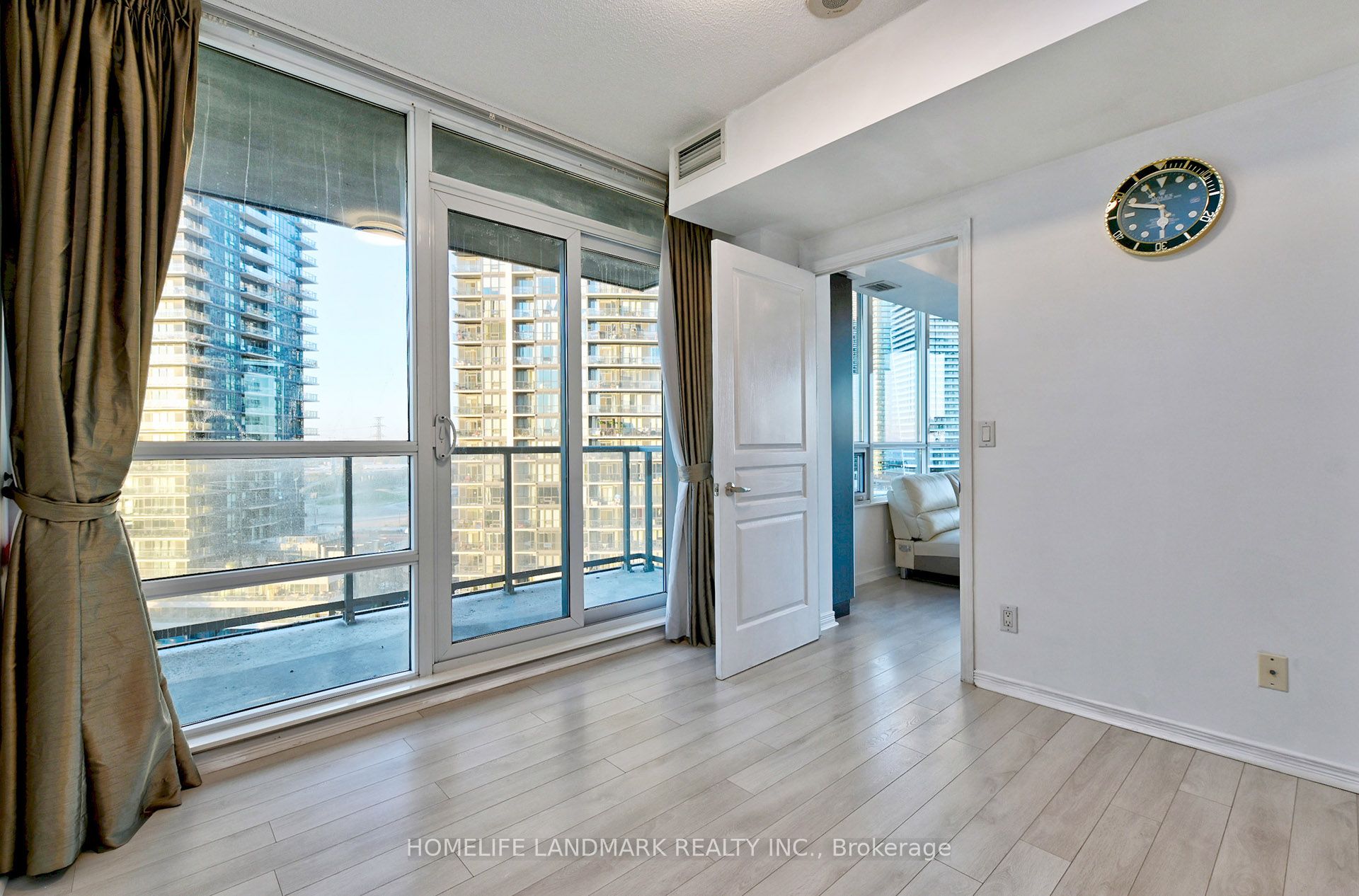 2230 Lakeshore Boulevard W 1206 Property Photo 12