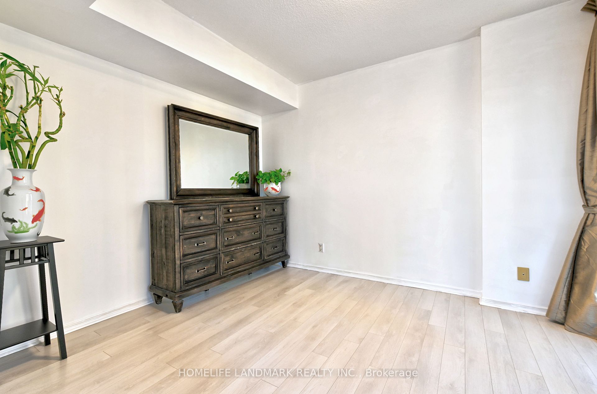 2230 Lakeshore Boulevard W 1206 Property Photo 14