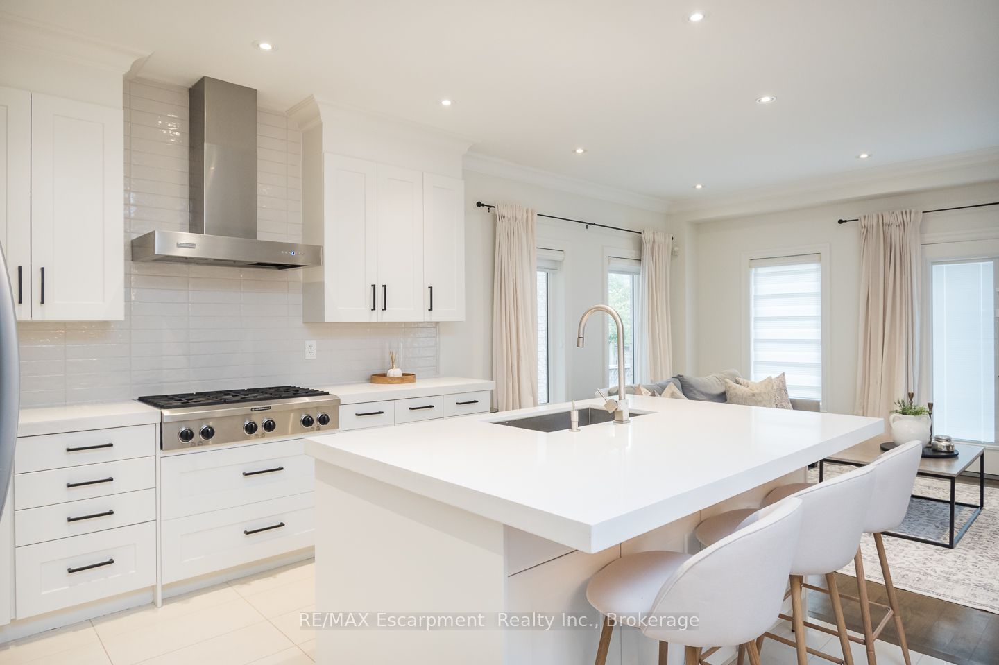 2334 Wuthering Heights Way Property Photo 12