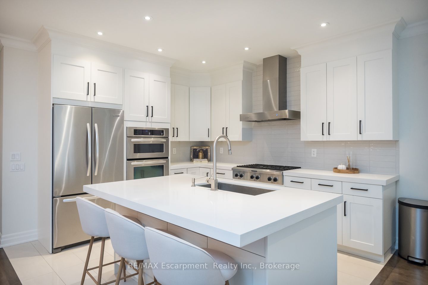 2334 Wuthering Heights Way Property Photo 13