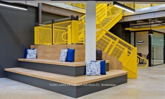 2115 S Service Rd W Property Photo 6