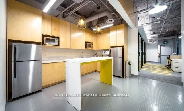 2115 S Service Rd W Property Photo 9