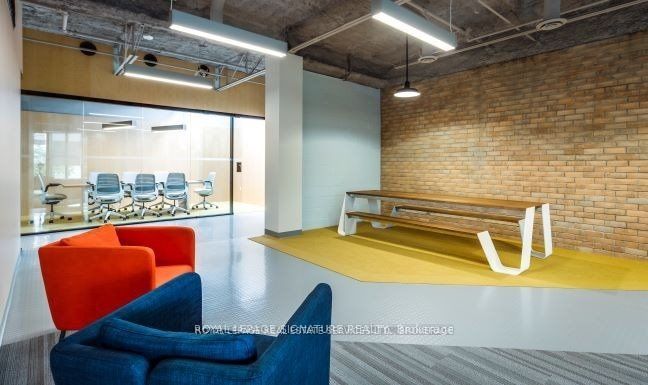 2115 S Service Rd W Property Photo 10