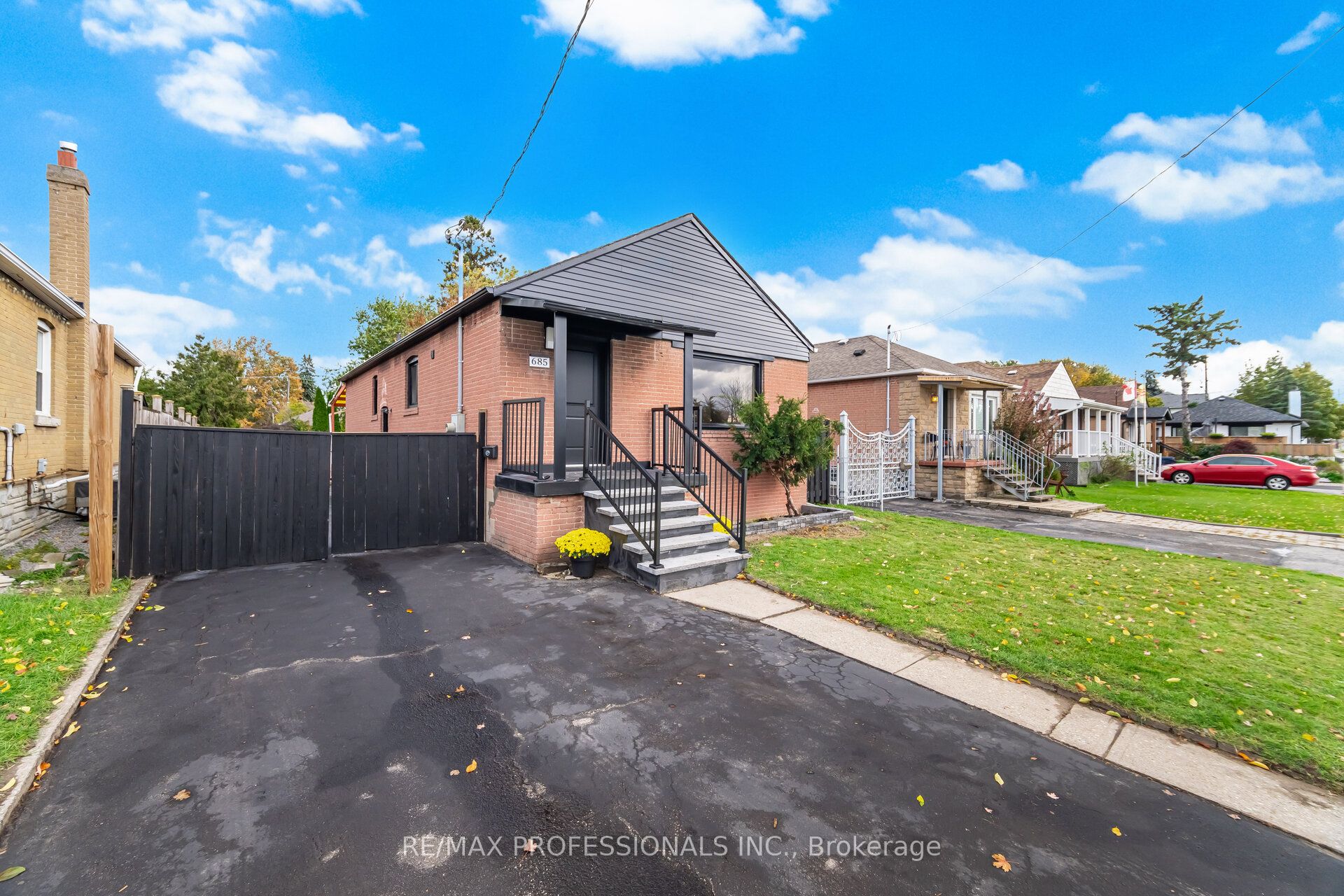 685 Kipling Avenue Property Photo 1