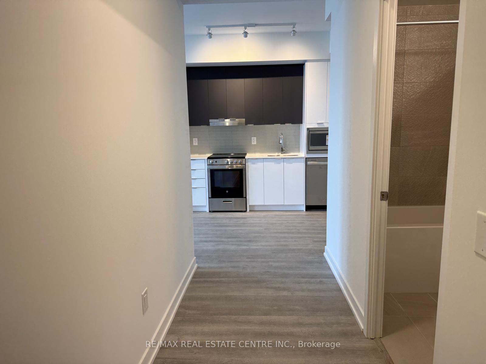 5105 Hurontario Street S 2412 Property Photo 3