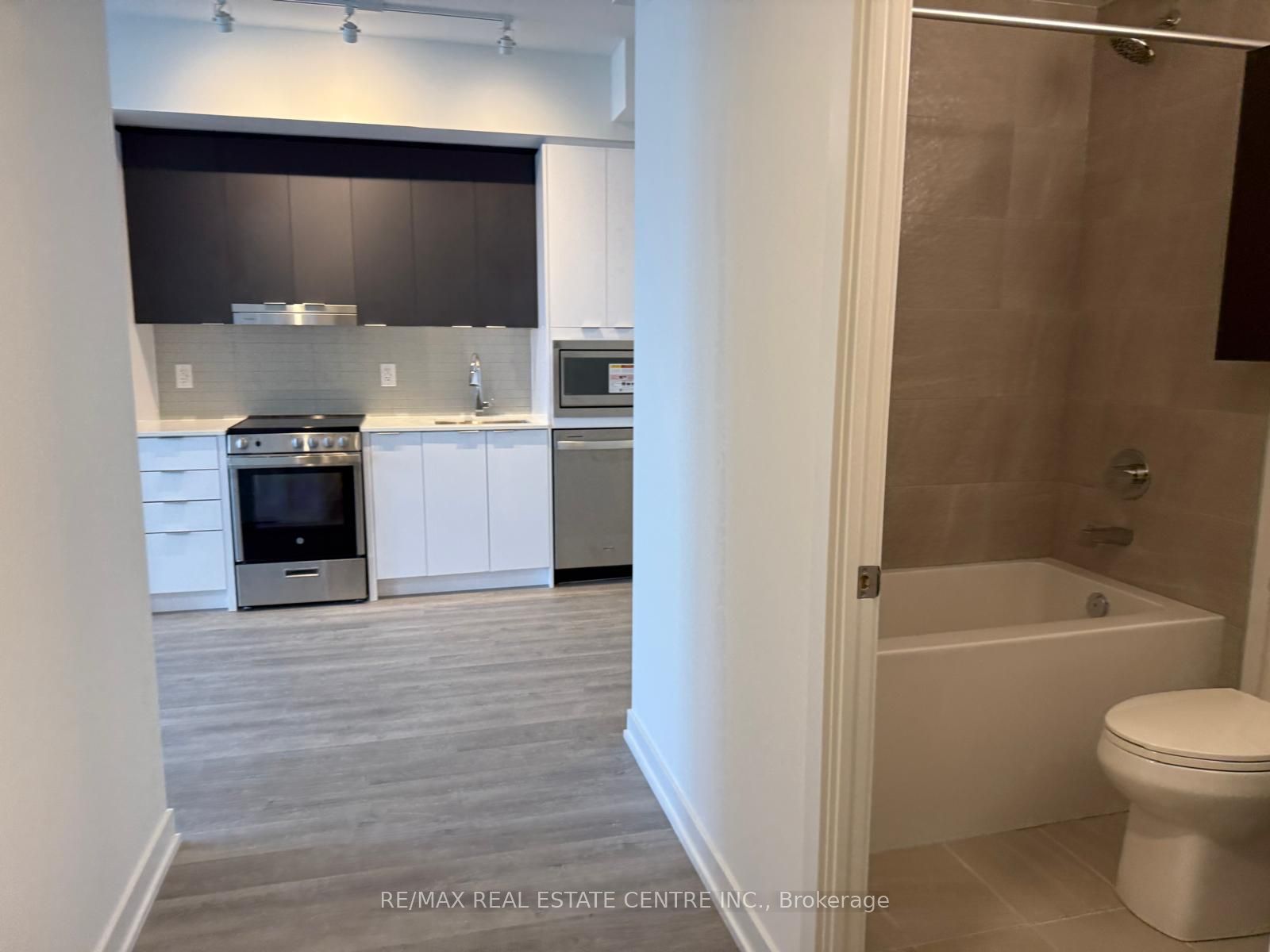 5105 Hurontario Street S 2412 Property Photo 4