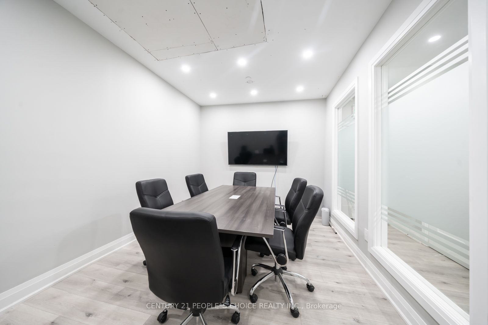 7956 Torbram Road 18 Property Photo 4