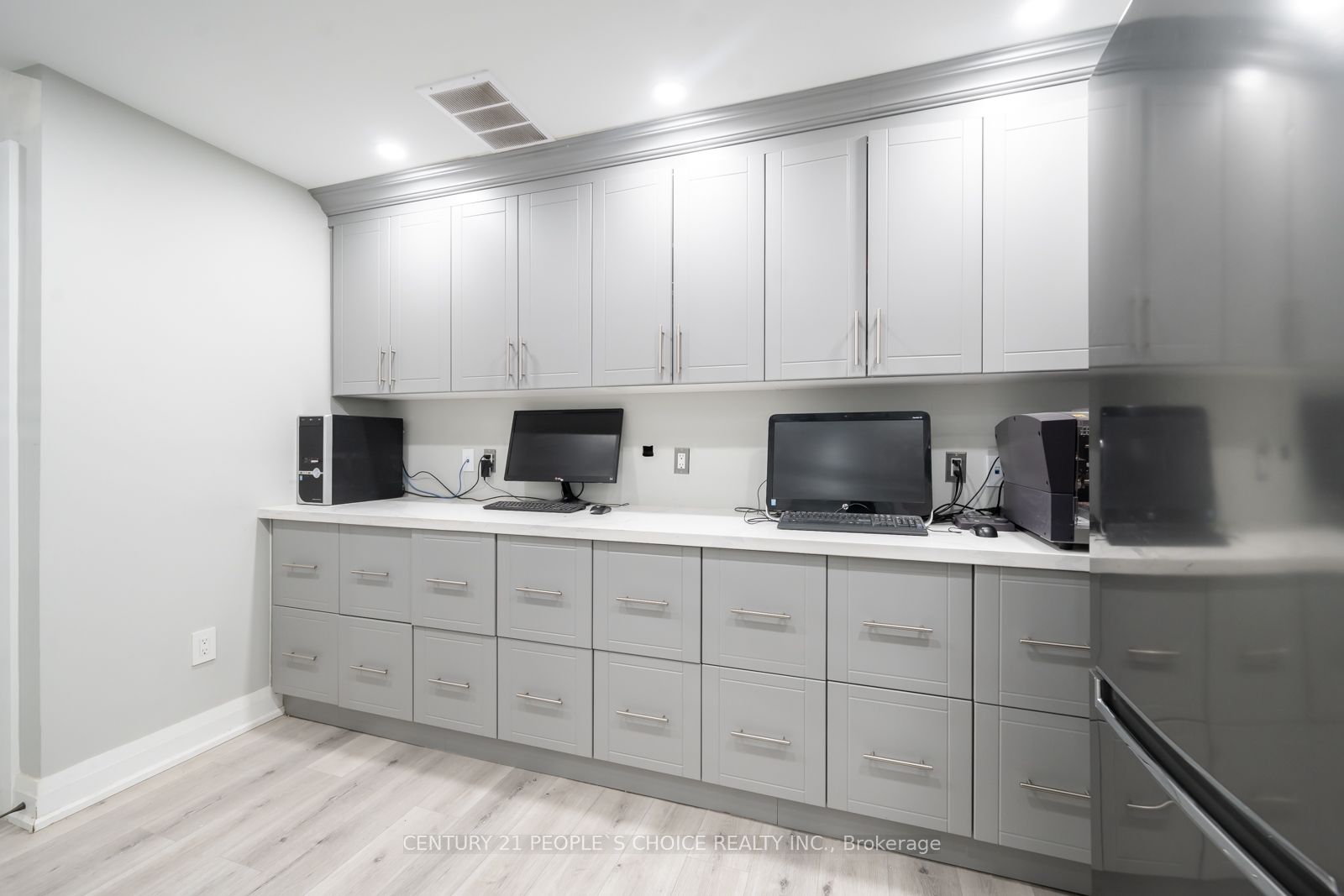 7956 Torbram Road 18 Property Photo 10